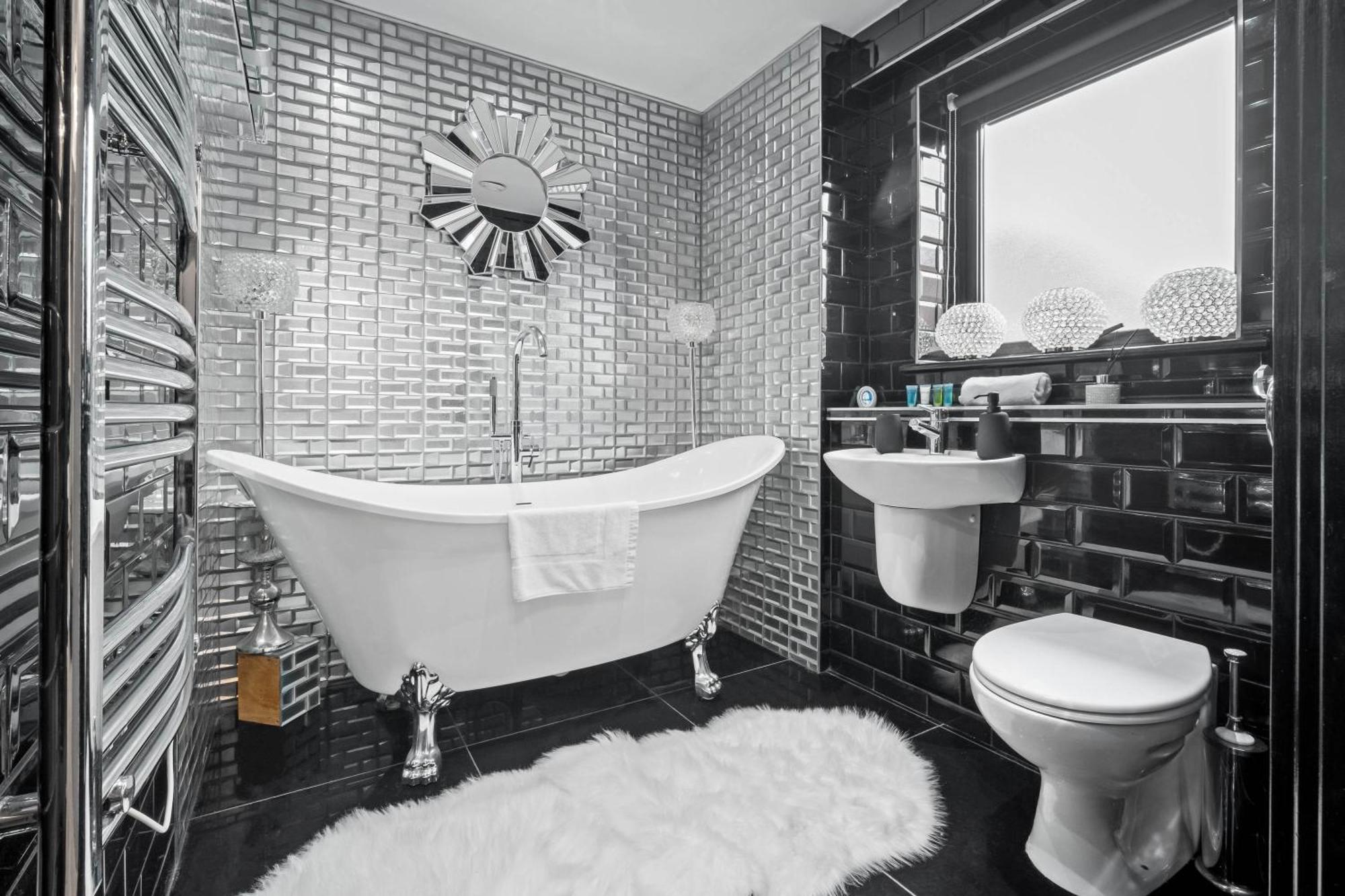 Luxury 1 Bed Flat With Parking 11K - Top Rated - Netflix - Wifi - 70 Inch Smart Tv - Birmingham City Centre - Tv In Bedroom - Top Rated Exterior foto