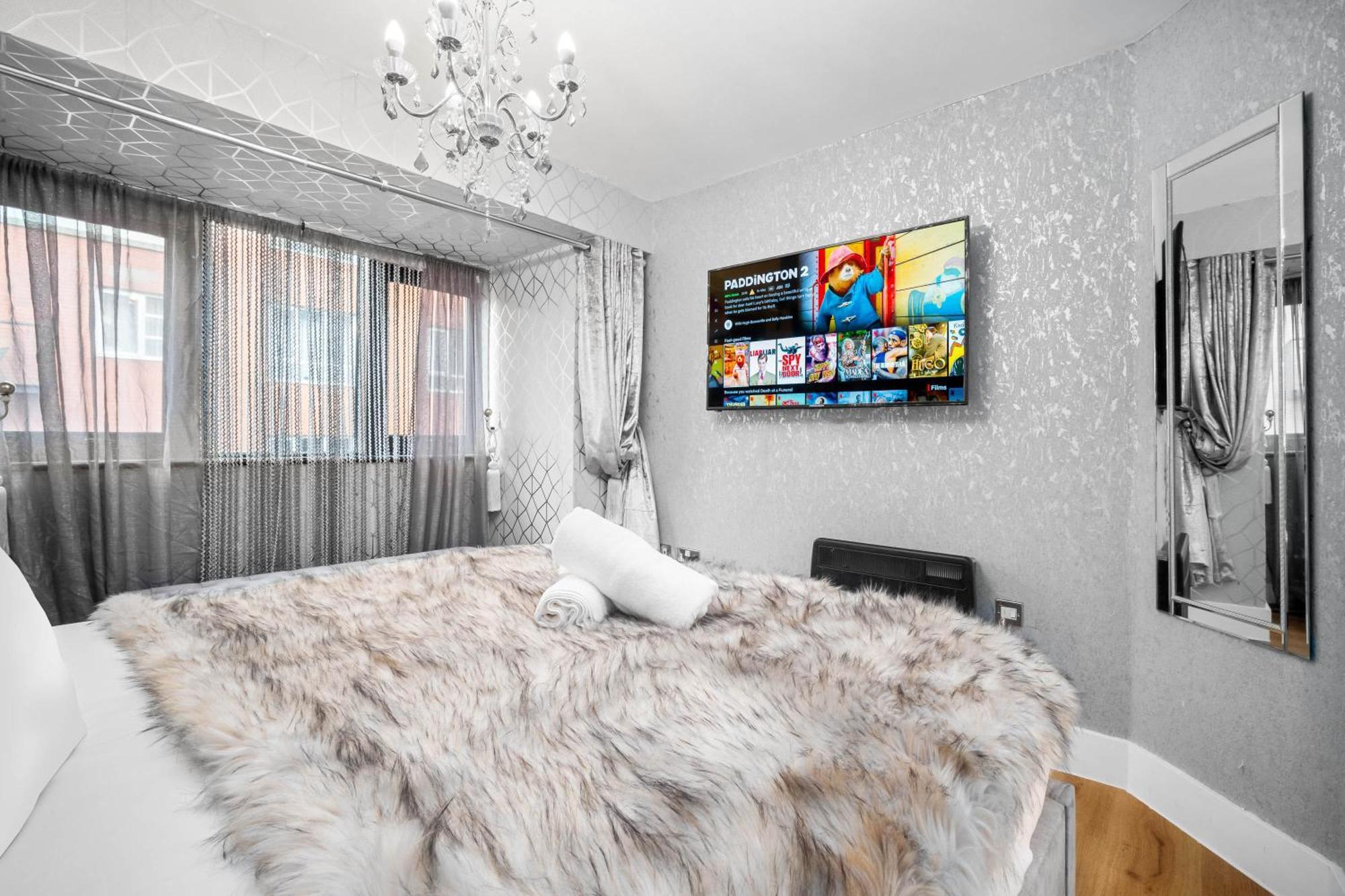 Luxury 1 Bed Flat With Parking 11K - Top Rated - Netflix - Wifi - 70 Inch Smart Tv - Birmingham City Centre - Tv In Bedroom - Top Rated Exterior foto