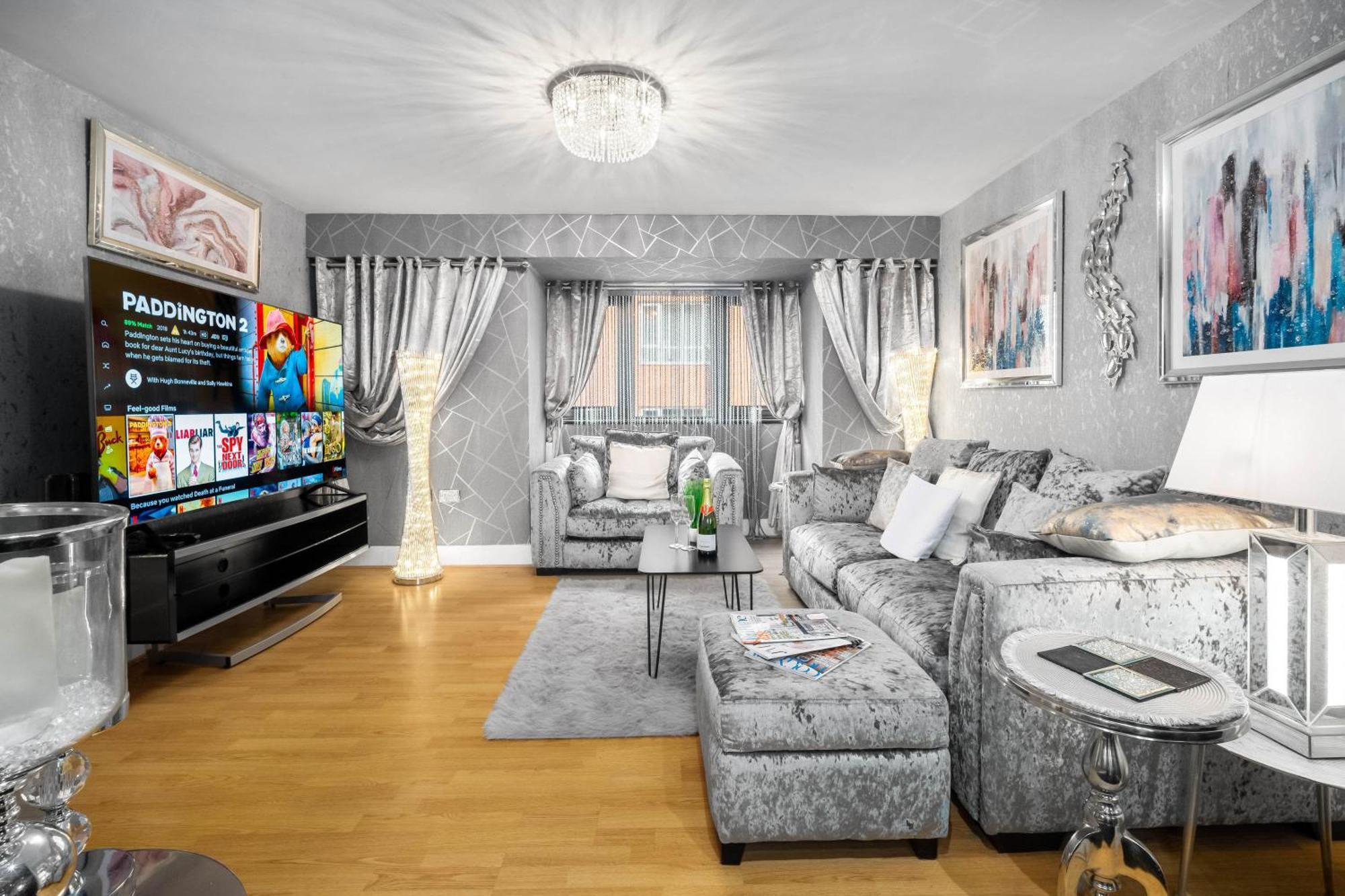 Luxury 1 Bed Flat With Parking 11K - Top Rated - Netflix - Wifi - 70 Inch Smart Tv - Birmingham City Centre - Tv In Bedroom - Top Rated Exterior foto