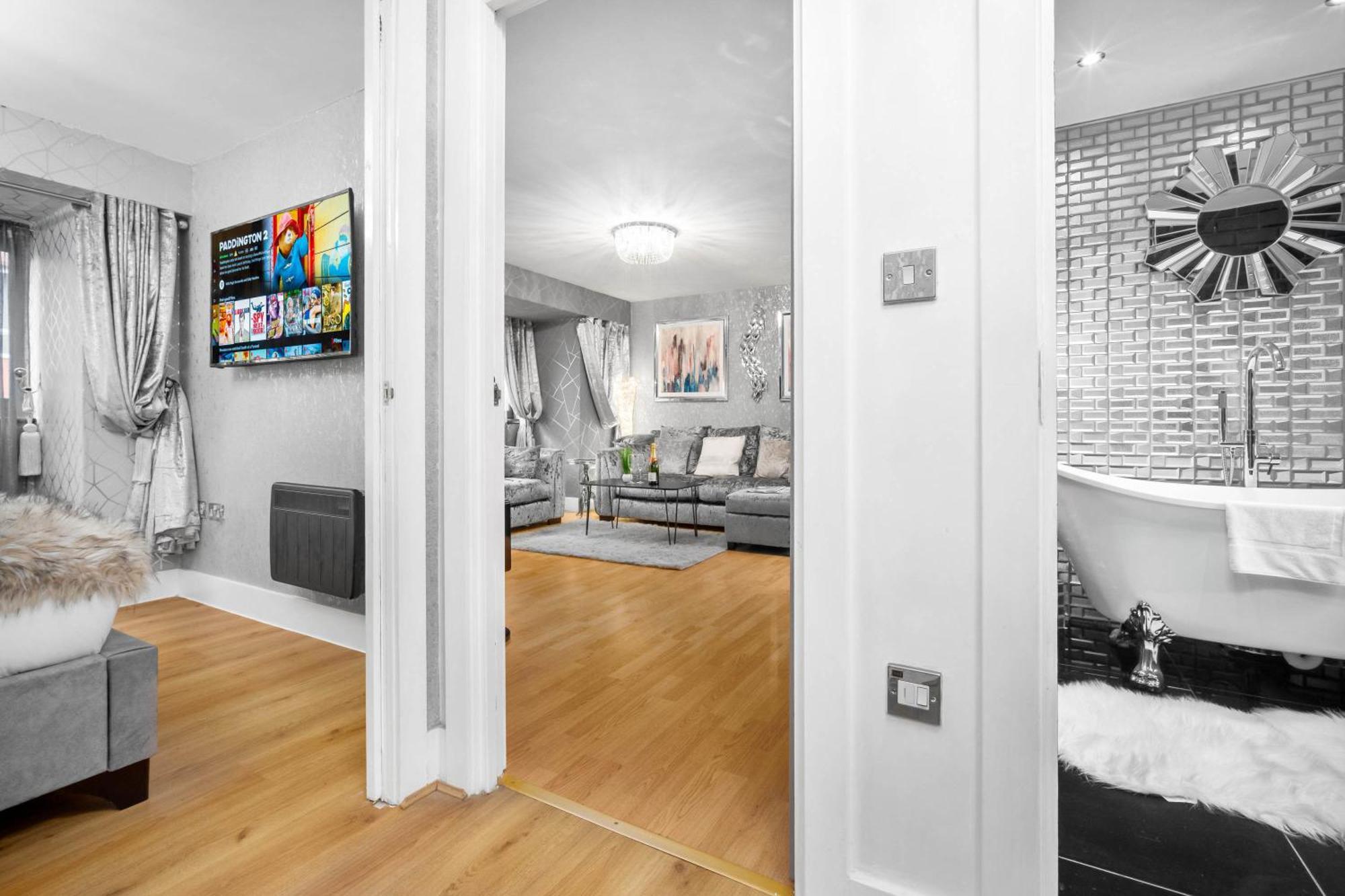 Luxury 1 Bed Flat With Parking 11K - Top Rated - Netflix - Wifi - 70 Inch Smart Tv - Birmingham City Centre - Tv In Bedroom - Top Rated Exterior foto